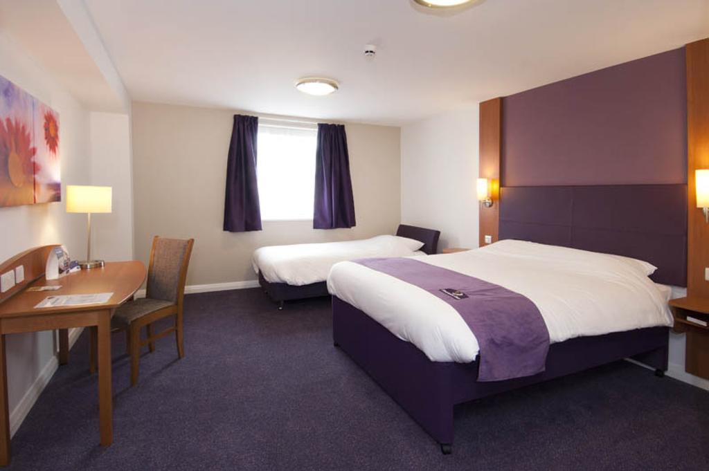 Premier Inn Woking West - A324 Szoba fotó