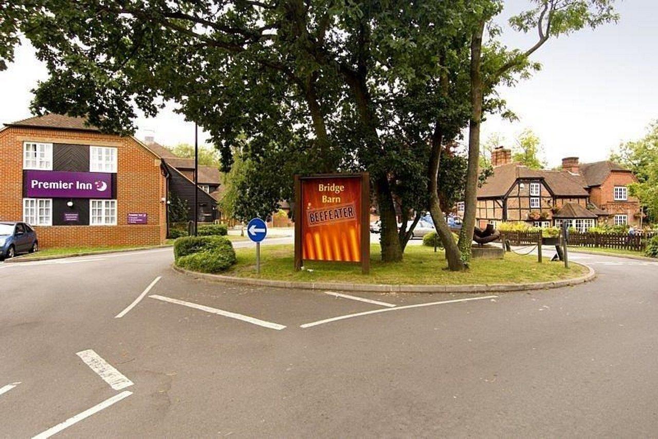 Premier Inn Woking West - A324 Kültér fotó