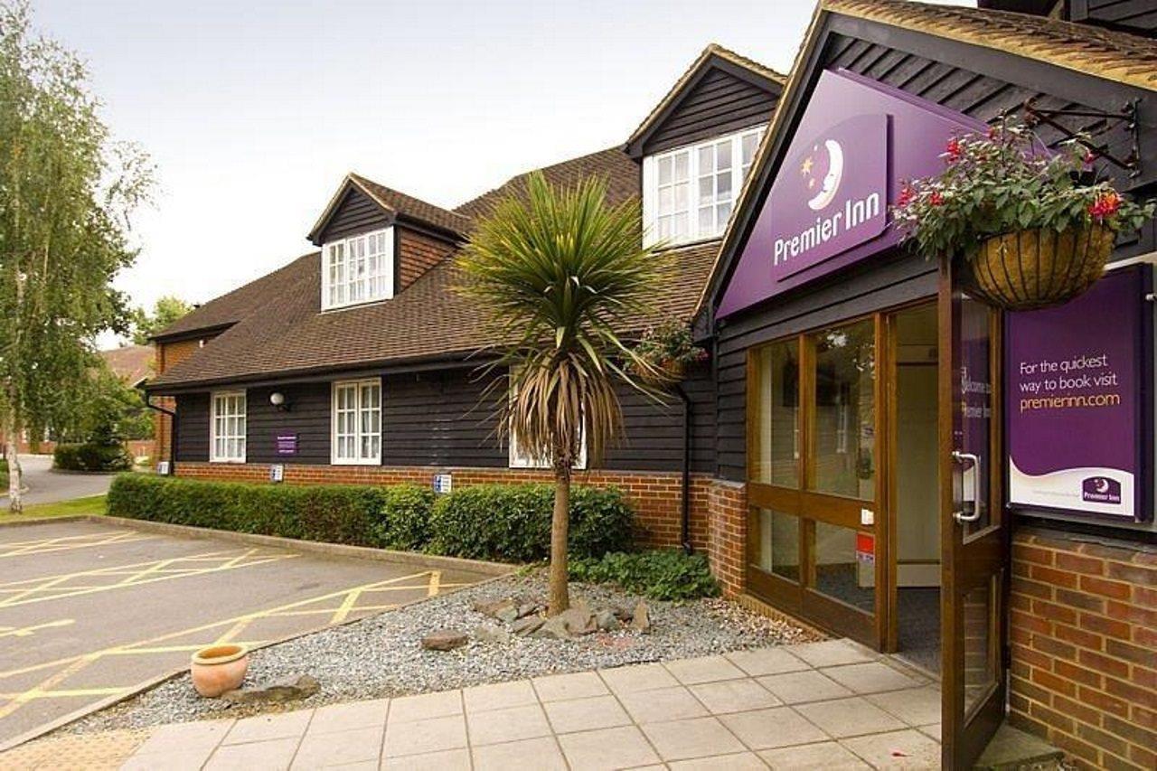 Premier Inn Woking West - A324 Kültér fotó