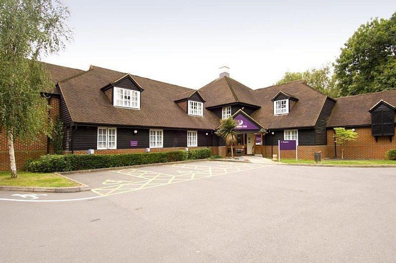 Premier Inn Woking West - A324 Kültér fotó