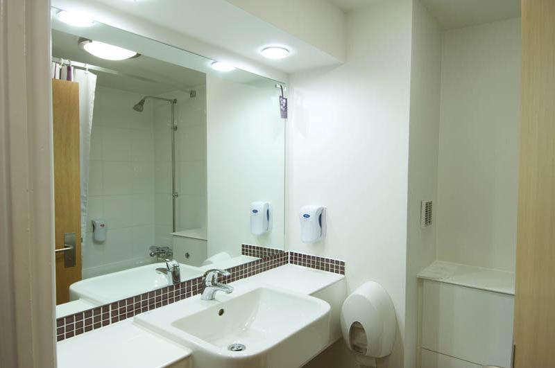 Premier Inn Woking West - A324 Kültér fotó