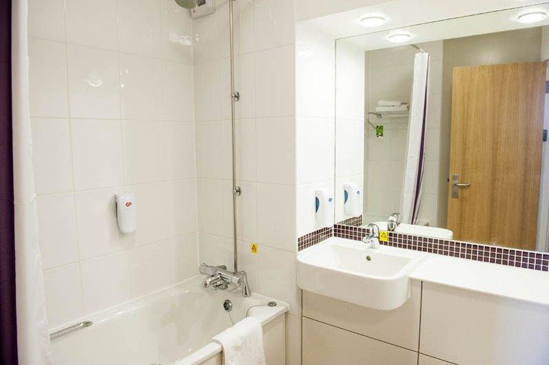 Premier Inn Woking West - A324 Kültér fotó