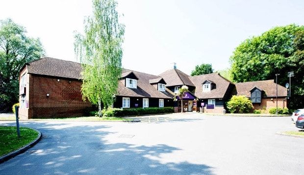 Premier Inn Woking West - A324 Kültér fotó